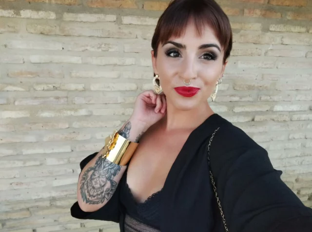 INVITADAS DE NOCHE EN BODAS DE VERANO

El tipo de maquillaje debe adaptarse al look completo que vas a llevar y el look debe ir en consonancia con el tipo de evento: lugar, tipo de personas, si eres más o menos formal, clásica, desenfadada… esto determinará sin duda el resultado final. Para mí, todo vale si está bien encajado.