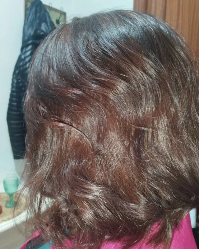 LAS MECHAS BALAYAGE PARA MORENAS

Empezamos con una opción segura y poco arriesgada para aquellas chicas que nunca hayan decolorado su cabello y quieran mantenerlo tan natural como sea posible.

Las mechas balayage, no tienen porque cambiar el color de tu cabello de forma radical. 
son también ideales para aportar luminosidad y volumen sin que se perciba un cambio drástico.